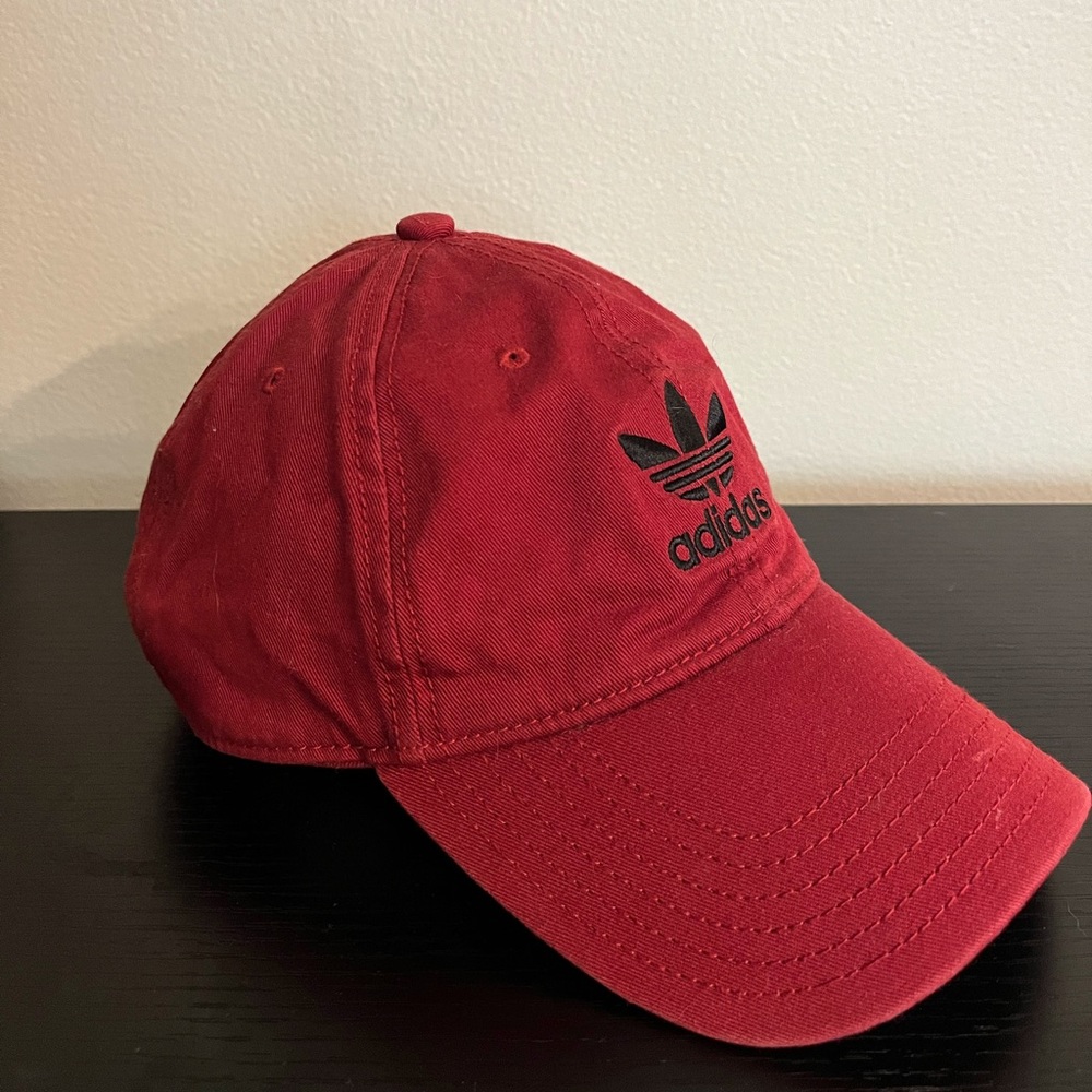 Adidas adjustable baseball hat.